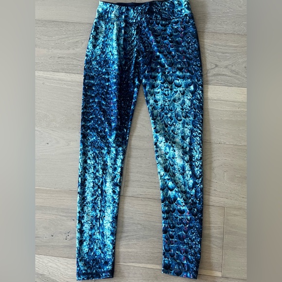 Blue wave patterned Energie Leggings - Picture 1 of 4